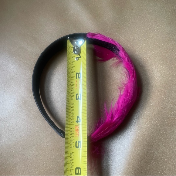 Chic fuchsia hot pink and black feather headband - Picture 3 of 5